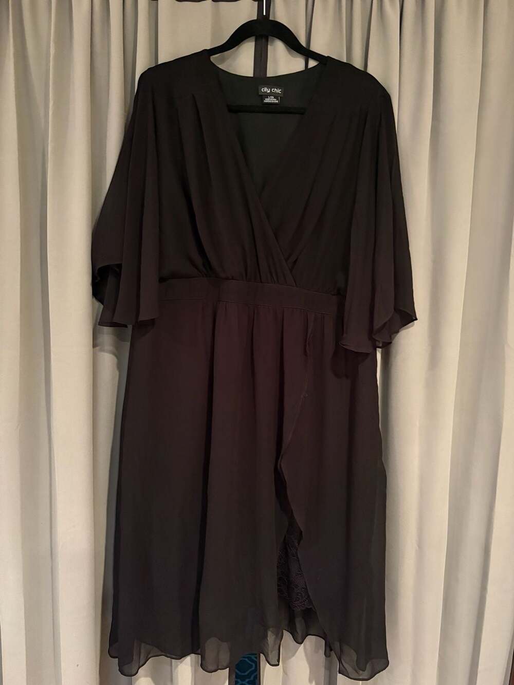 City Chic Chiffon Dress Size L/20 Black Flutter Sleeve V-Neck